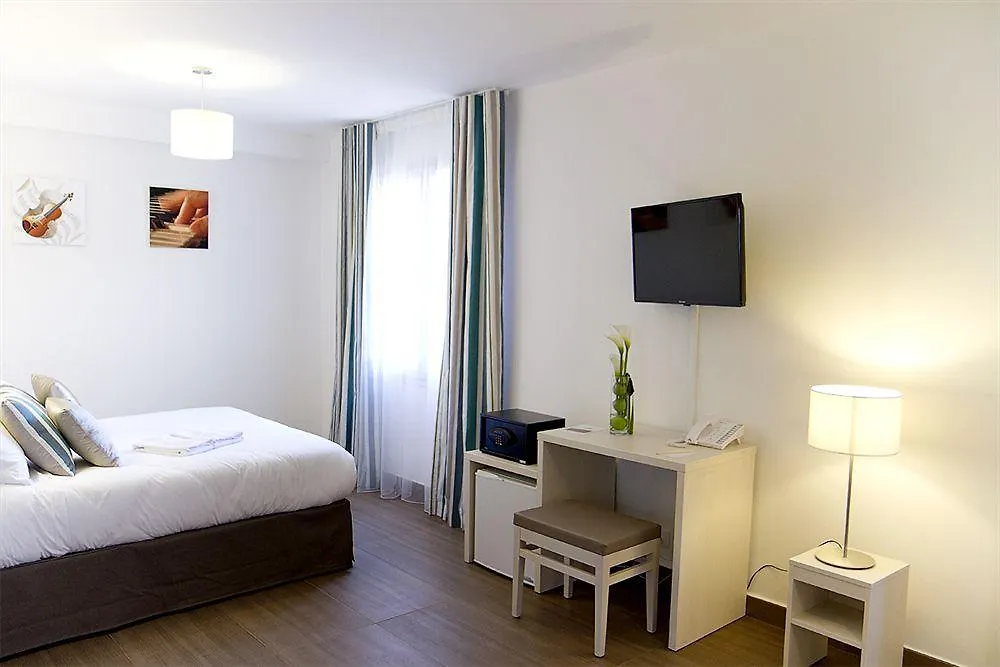 Hotel Casabella Mouans-Sartoux 3*,
